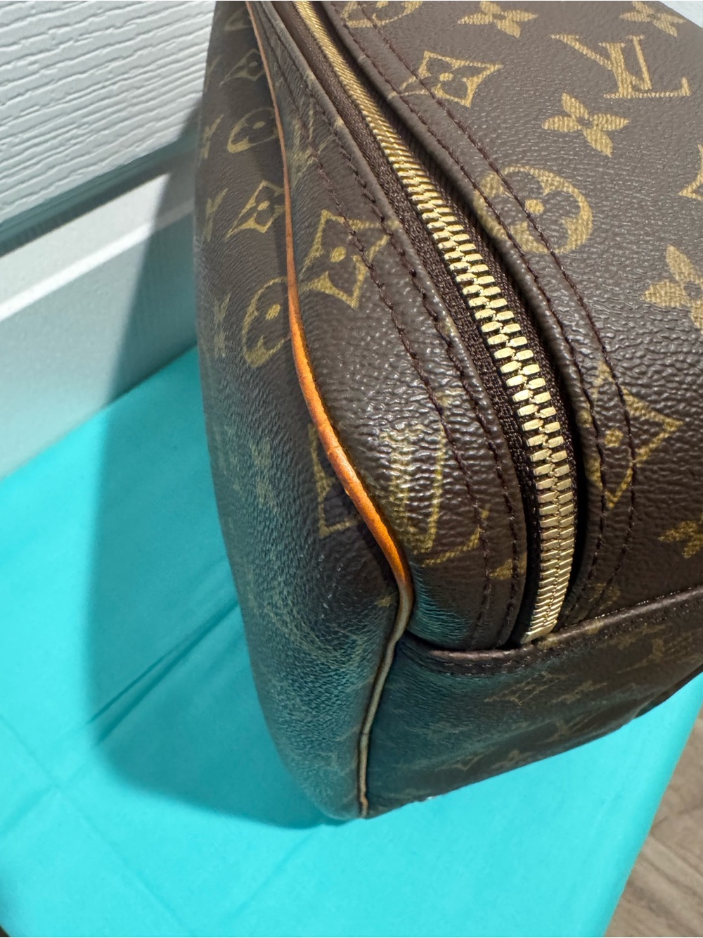 Louis Vuitton Monogram Excursion Travel Bag - Picture 9 of 15